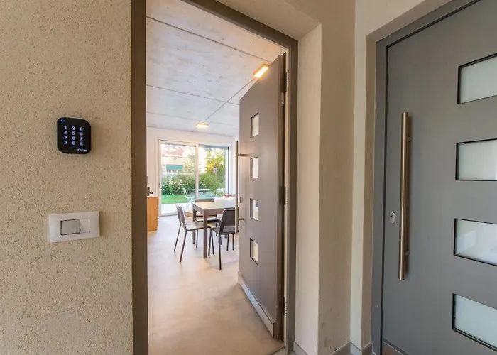 Housmart Toscana 53 Black