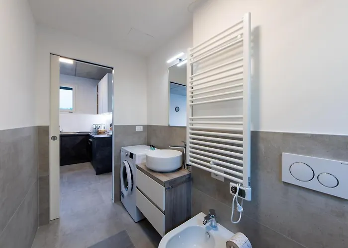 Housmart Toscana 53 Black * בולוניה