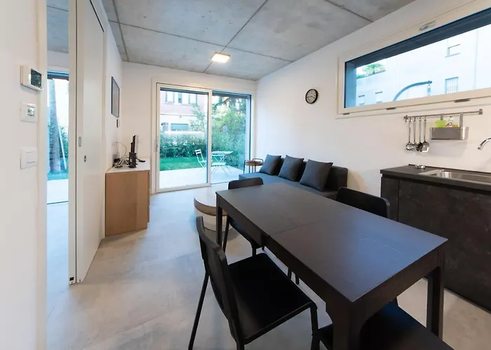 Housmart Toscana 53 Black * בולוניה