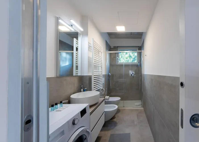 Housmart Toscana 53 Black Apartment