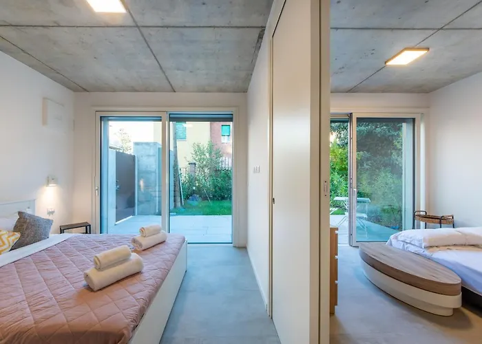 Housmart Toscana 53 Black