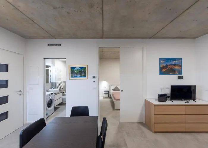 Housmart Toscana 53 Black Apartment *