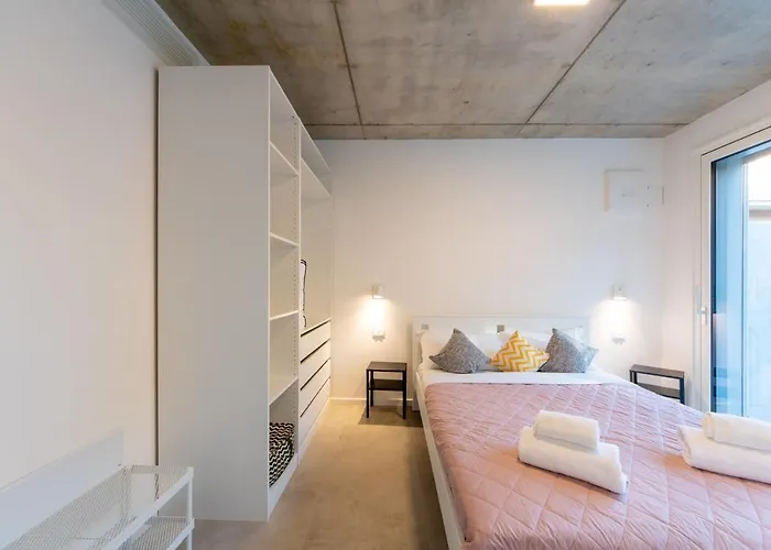 Housmart Toscana 53 Black ボローニャ