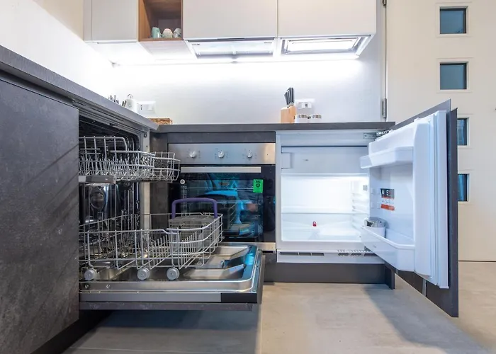 Housmart Toscana 53 Black Apartment *