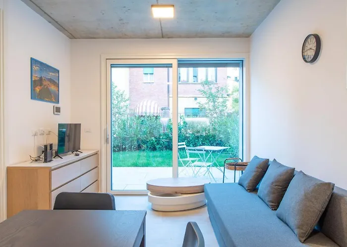 Housmart Toscana 53 Black Apartment *