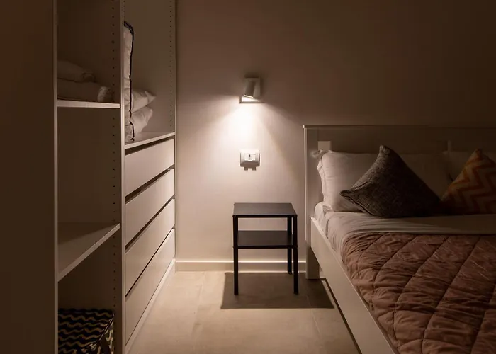 Housmart Toscana 53 Black Apartment *