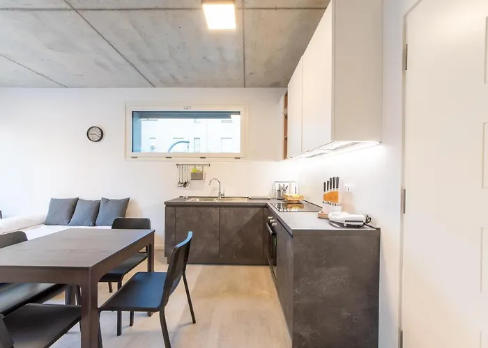 Housmart Toscana 53 Black