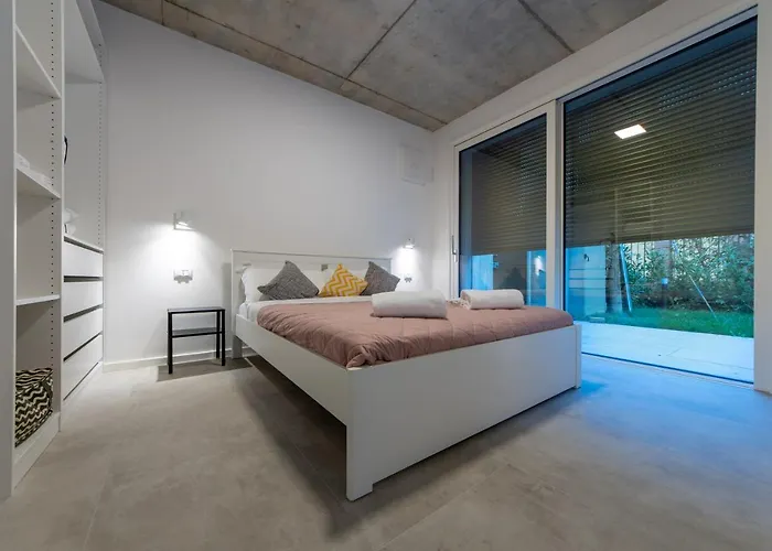 Housmart Toscana 53 Black Apartman