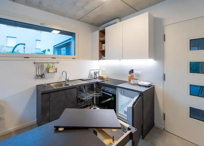 Housmart Toscana 53 Black Apartman