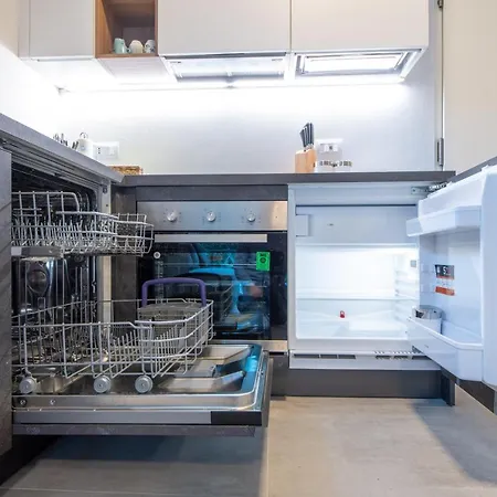 Housmart Toscana 53 Black Apartment *