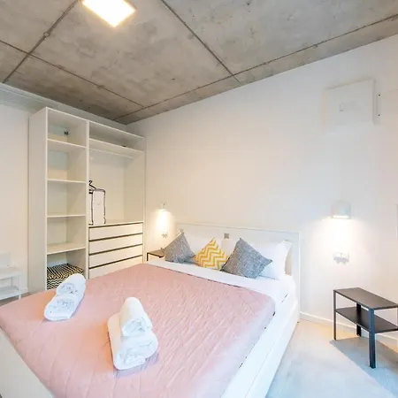 Housmart Toscana 53 Black Apartment Bologna