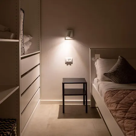 Housmart Toscana 53 Black Apartment *