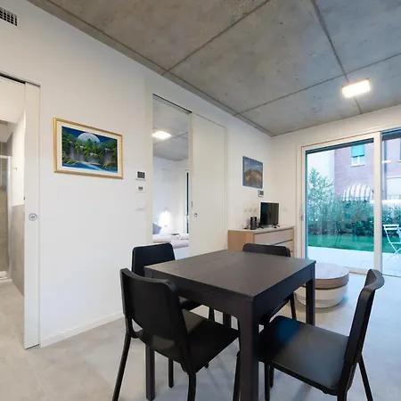 Housmart Toscana 53 Black Apartment Bologna